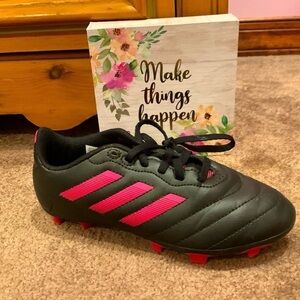 Unisex size12 & 1/2 Adidas soccer cleats.